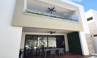 CASA EN BOSQUES DE BAMBÚ