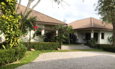 Linger in Luxury: Prestigious Garden Villa in Heart of Si Sunthon