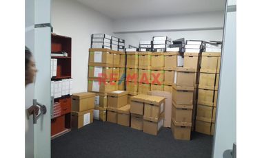 Se Vende Linda, Moderna Y Amplia  Oficina En Urb. Santa Catalina, La Victoria