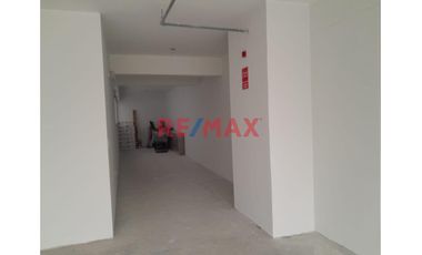 Se Vende Linda, Moderna Y Amplia  Oficina En Urb. Santa Catalina, La Victoria