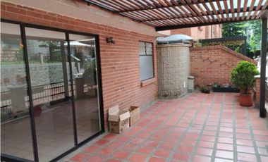 Casa para la venta en La Loma del Indio Medellin