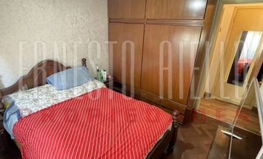 VENTA CASA 3 AMB C/ COCHERA Y PATIO SOBRE 12 DE OCT. QUILMES O.