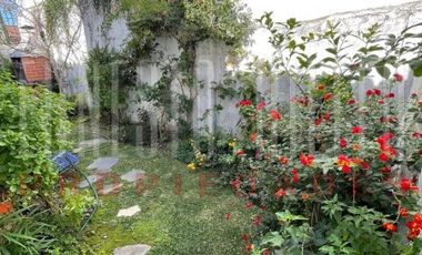 VENTA CASA 3 AMB C/ COCHERA Y PATIO SOBRE 12 DE OCT. QUILMES O.