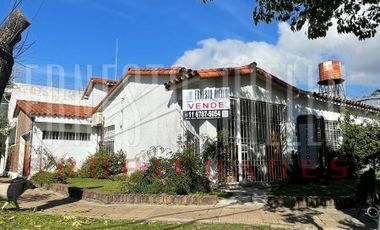 VENTA CASA 3 AMB C/ COCHERA Y PATIO SOBRE 12 DE OCT. QUILMES O.