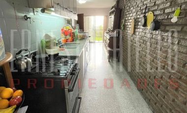 VENTA CASA 3 AMB C/ COCHERA Y PATIO SOBRE 12 DE OCT. QUILMES O.