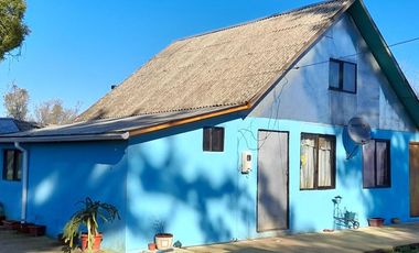 CASA CON TERRENO DE 5.000 M2, EN SECTOR SAN VÍCTOR ÁLAMOS, LINARES.