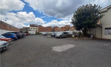 terreno en venta con casa en venta en san Sebastián con parqueadero publico