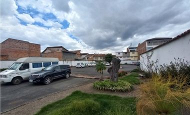 terreno en venta con casa en venta en san Sebastián con parqueadero publico