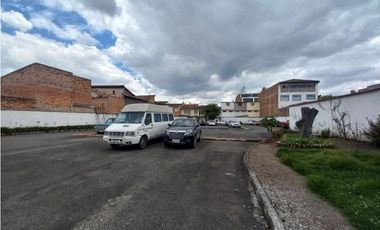 terreno en venta con casa en venta en san Sebastián con parqueadero publico