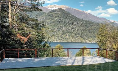 Impecable Casa con Vista al Lago Correntoso