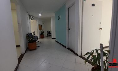 oficina en arriendo en conquistadores. Cod A1261