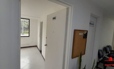 oficina en arriendo en conquistadores. Cod A1261
