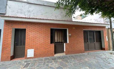 Casa en venta de 2 dormis y2 cocheras en Guadalupe