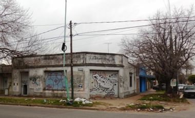 CERRITO ESQUINA LUGANO LOCAL CON VIVIENDA 155M2