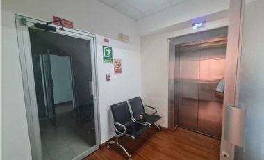 ALQUILER OFICINA VIA ARGENTINA 142.95 MTS 4 ESTACIONAMIENTOS