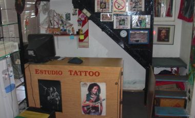 Local en galeria de 4 x 5 con entrepiso 3 x 3,  a 2 cuadras de la estación Jose Leon Suarez