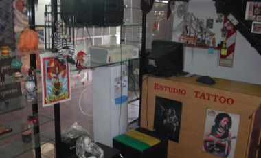 Local en galeria de 4 x 5 con entrepiso 3 x 3,  a 2 cuadras de la estación Jose Leon Suarez