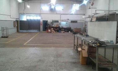 AMPLIO GALPON EN VENTA CON OFICINAS