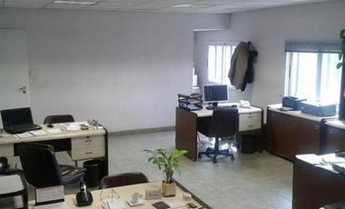 AMPLIO GALPON EN VENTA CON OFICINAS