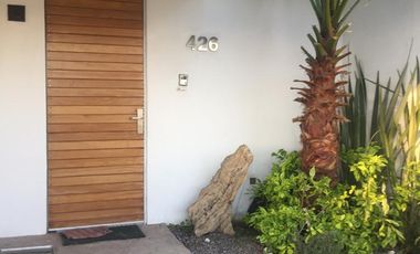 LOMAS DE JURIQUILLA.Hermosa, con buen diseño arquitectónico y todos los espacios.