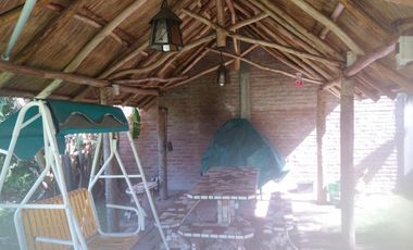 QUINTA EN MARCOS PAZ CON PISCINA Y EXCELENTE PARQUE