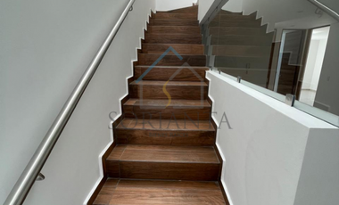 Casa en venta al poniente