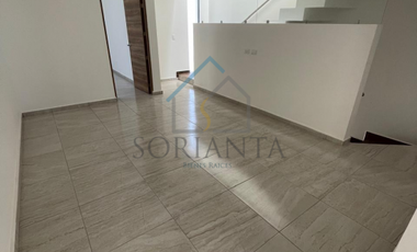 Casa en venta al poniente