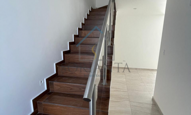 Casa en venta al poniente