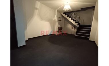 Venta Casa  3 Pisos Incluye Departamento Independiente