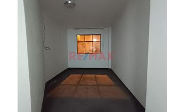 Venta Casa  3 Pisos Incluye Departamento Independiente