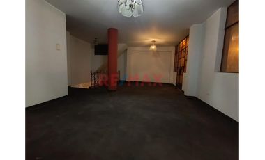 Venta Casa  3 Pisos Incluye Departamento Independiente