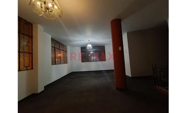 Venta Casa  3 Pisos Incluye Departamento Independiente