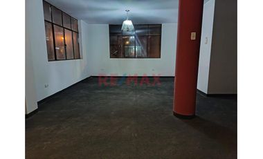 Venta Casa  3 Pisos Incluye Departamento Independiente