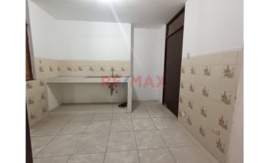 Venta Casa  3 Pisos Incluye Departamento Independiente