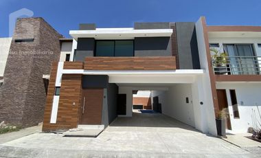 Casa en  Venta en Lomas Residencial Veracruz con Alberca