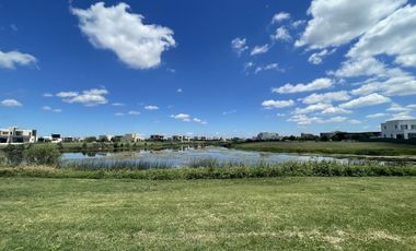 Terreno en Venta en El Naudir | Lote al lago | Gran espejo de agua y lateral al verde