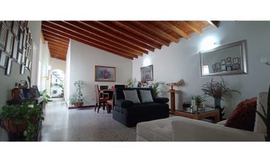 VENDO  APARTAMENTO EN LAURELES-LA AMERICA