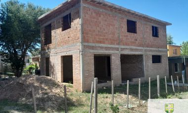 K083CB-Gran oportunidad- Casa de 2 plantas a terminar, en Villa Cura Brochero.
