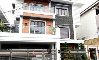 5 Bedrooms HOUSE and LOT FOR SALE in Acropolis, Mandaluyong City