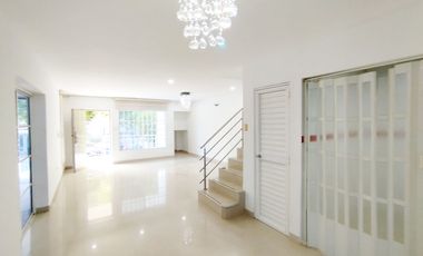 casa en arriendo/venta en el carmen. Cod V26990
