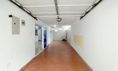 casa en arriendo/venta en el carmen. Cod V26990
