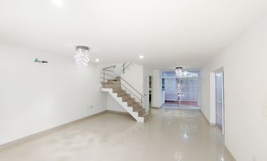 casa en arriendo/venta en el carmen. Cod V26990