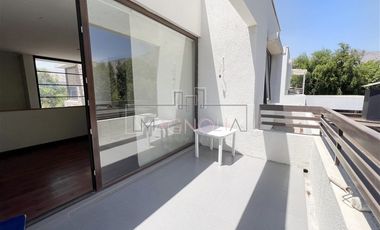 CASA AMPLIADA Y MODERNA EN CHAMISERO, OPORTUNIDAD UNICA