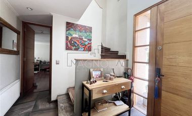 CASA AMPLIADA Y MODERNA EN CHAMISERO, OPORTUNIDAD UNICA