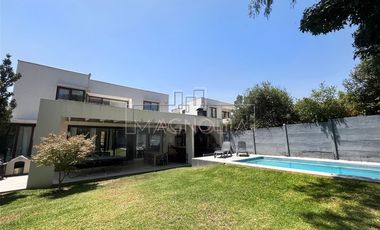 CASA AMPLIADA Y MODERNA EN CHAMISERO, OPORTUNIDAD UNICA