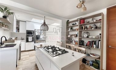 CASA AMPLIADA Y MODERNA EN CHAMISERO, OPORTUNIDAD UNICA