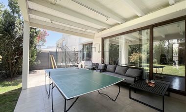 CASA AMPLIADA Y MODERNA EN CHAMISERO, OPORTUNIDAD UNICA