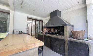 CASA AMPLIADA Y MODERNA EN CHAMISERO, OPORTUNIDAD UNICA