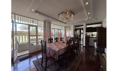 Venta Casa 3 Pisos Frente A Parque De Los Músicos Urb. Primavera