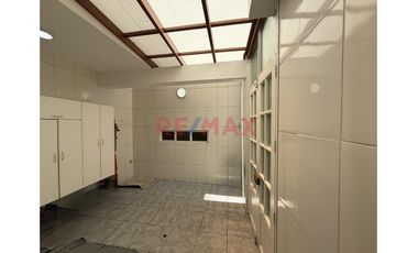 Venta Casa 3 Pisos Frente A Parque De Los Músicos Urb. Primavera